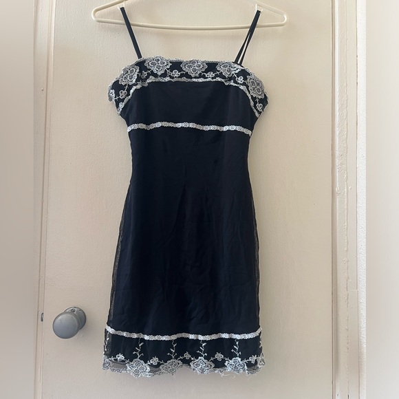 Vintage 90’s M Collection Black & White Lace Mini Dress Size XXS-XS - Picture 5 of 5